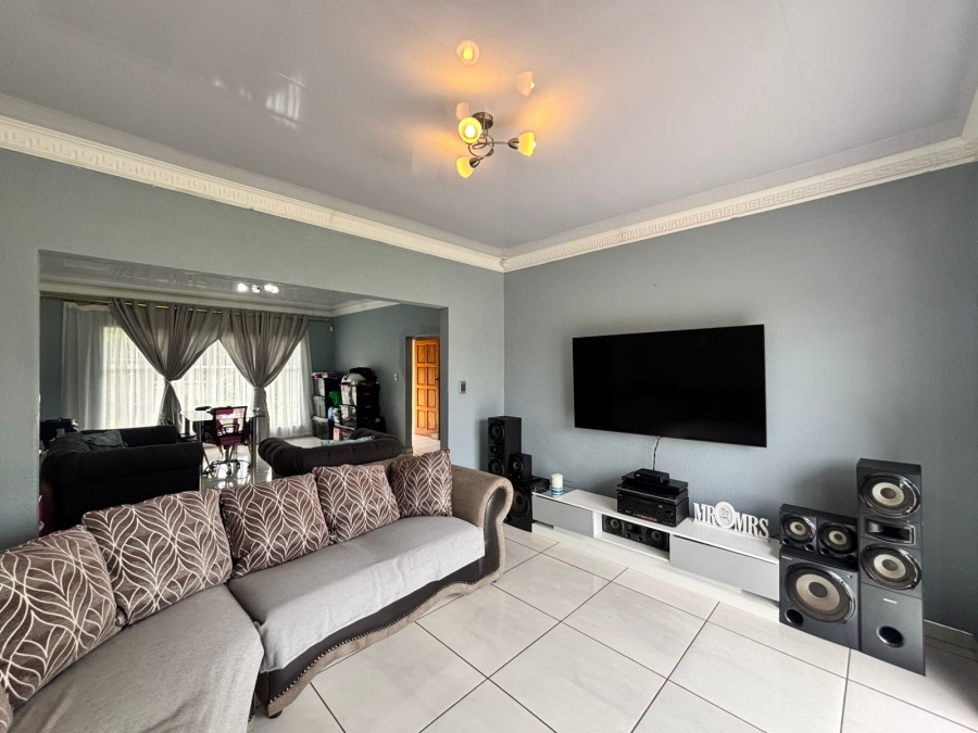 4 Bedroom Property for Sale in La Hoff North West